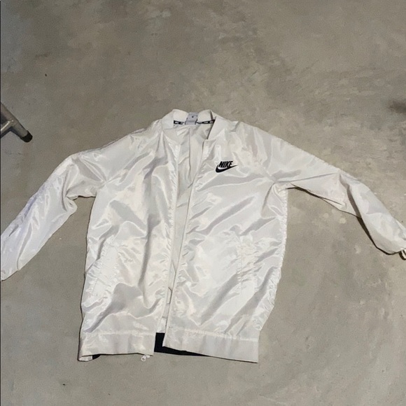COPY - White Nike windbreaker - Picture 1 of 5